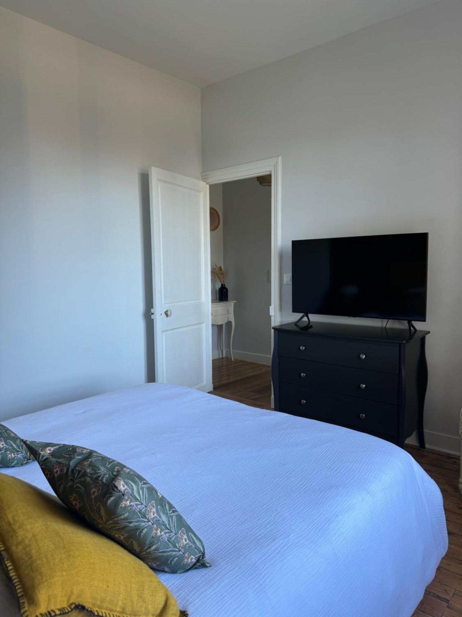 Le Hetre Pourpre Apartment บาเยอ ภายนอก รูปภาพ